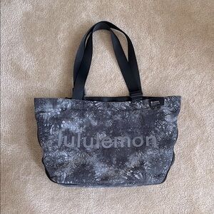 Lululemon Clean Lines Tote Black Grey Tie Dye Ink Vapor Ice Grey